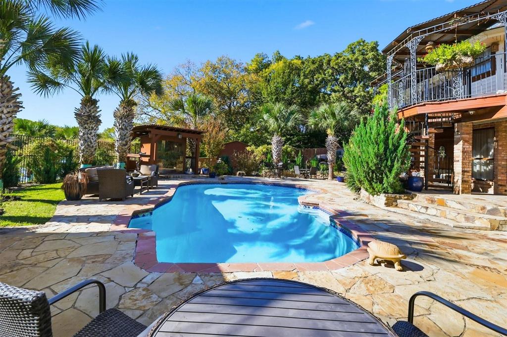 2910 Lakeshore Court