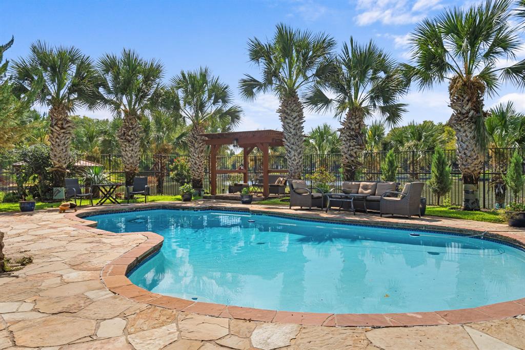 2910 Lakeshore Court