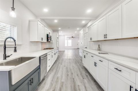 2502 W Lovers Lane Dallas TX 75235