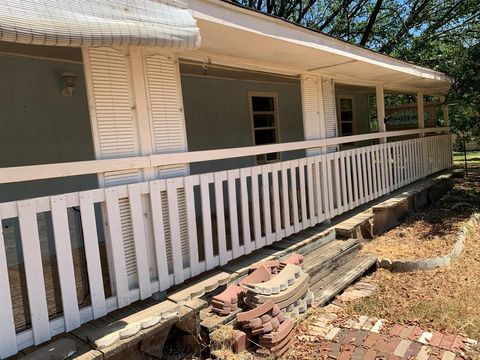 A home in Oak Point