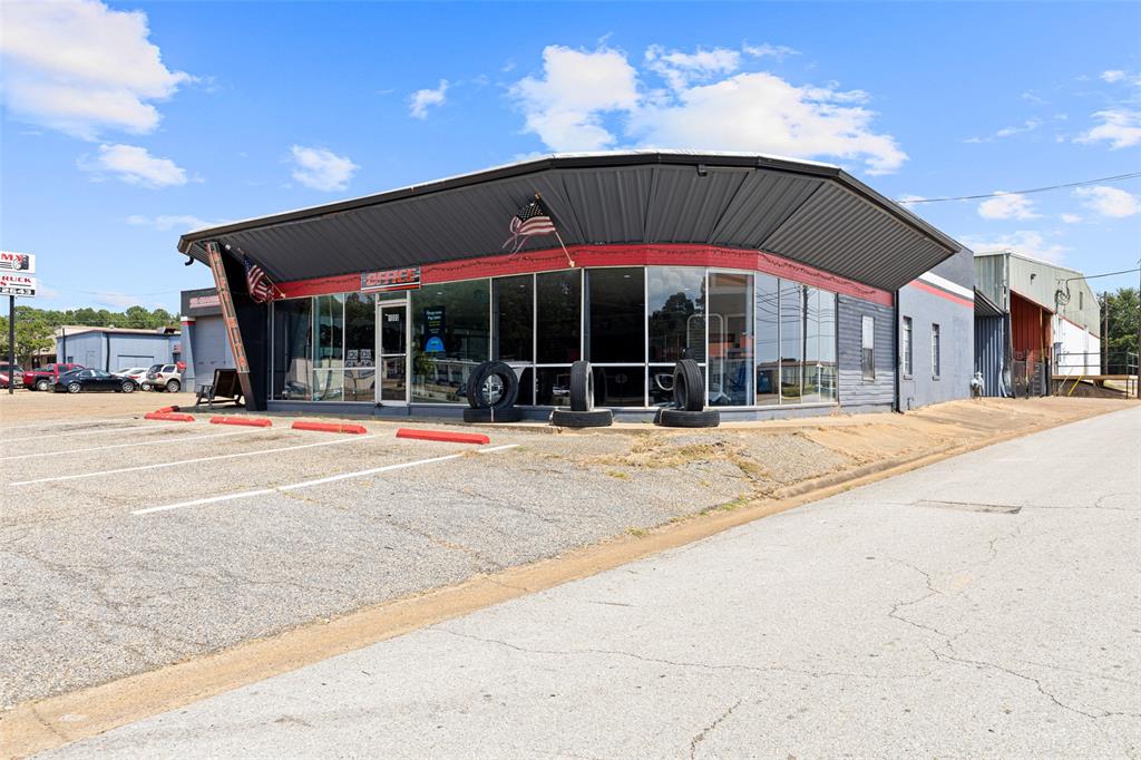 BENNET SUR - Commercial Sale