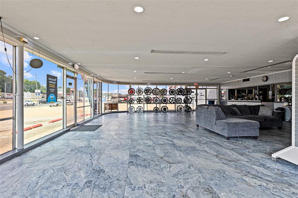 BENNET SUR - Commercial Sale