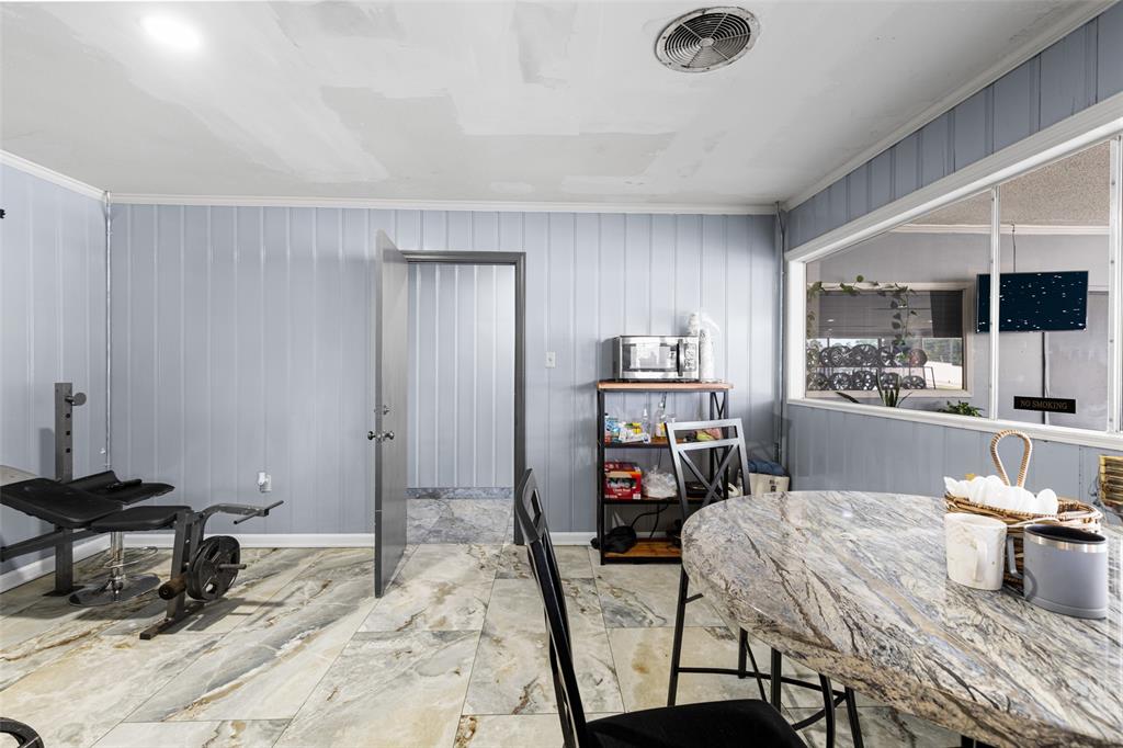 BENNET SUR - Commercial Sale