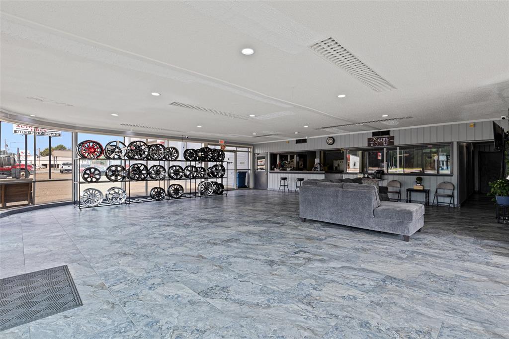 BENNET SUR - Commercial Sale