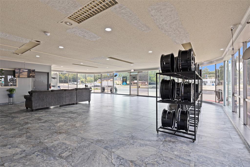 BENNET SUR - Commercial Sale