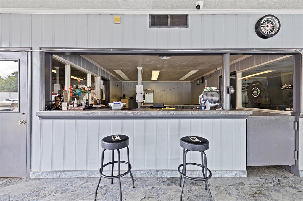 BENNET SUR - Commercial Sale