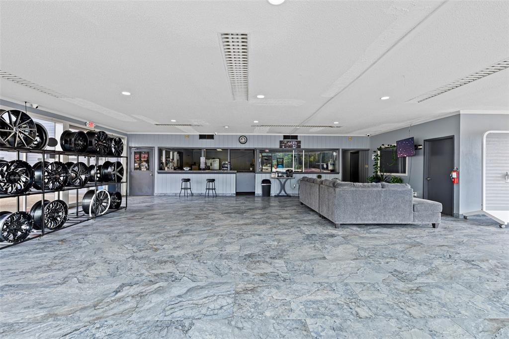 BENNET SUR - Commercial Sale