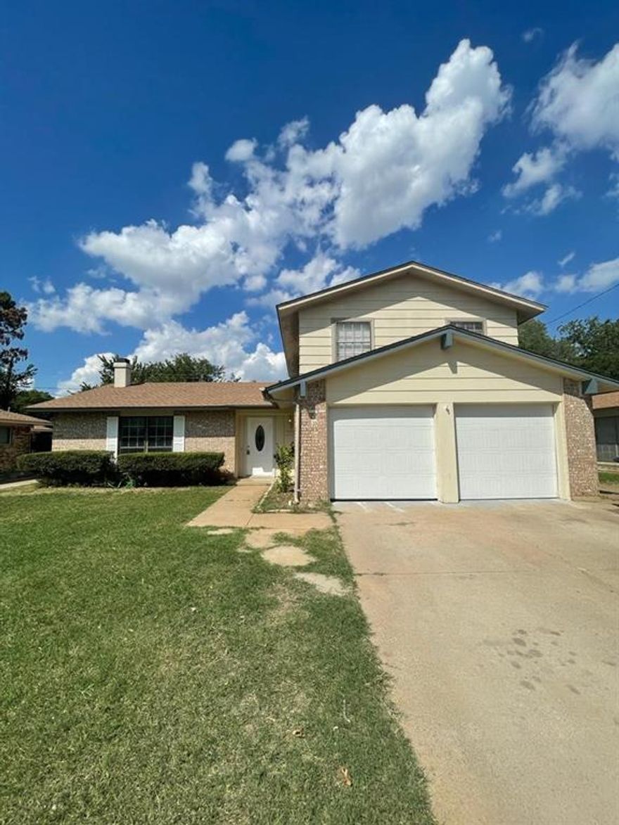 Confortable and spacious 2 story property near to the major freeways and DFW Airport. 4 Bedrooms and 2 bathrooms. Granite countertops, laminate and carpet floors. Natural lights on kitchen. Big backyard. Only 15 minute from The Entertainment District. Beautiful Home must see! Pictures were taken before current tenants move in. All information is considered reliable but not guaranteed.