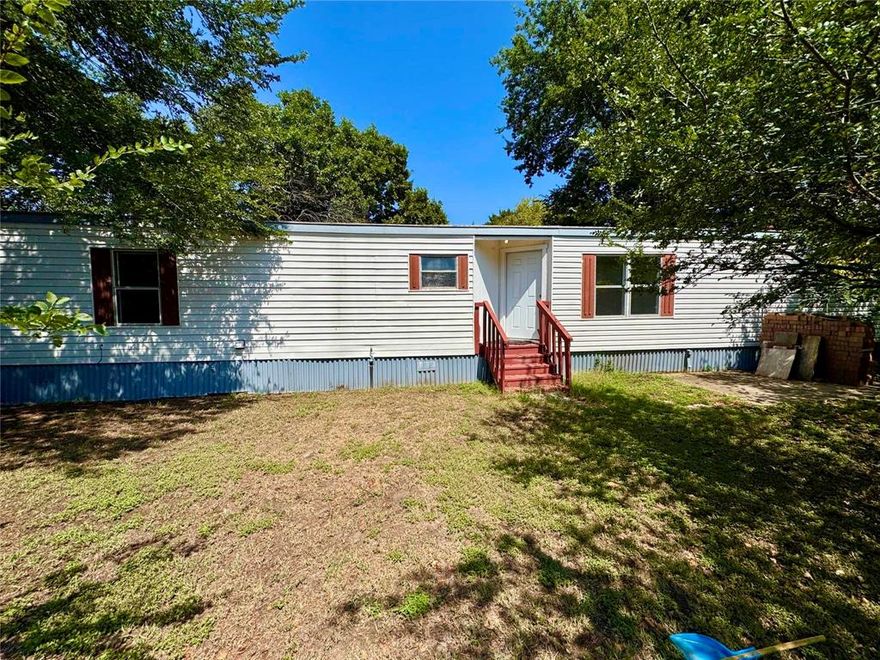 SELLER IS MOTIVATED!! A rare opportunity! Two single-wide homes on a combined lot of over half an acre! Together, these properties offer a total of 6 bedrooms and 4 bathrooms, making them ideal for a family compound, multigenerational living, or an investment setup. Live in one home and rent the other, or lease both for steady rental income.

Conveniently located just off Azle Highway, the properties provide quick access to Fort Worth, Weatherford, and Azle, while still offering plenty of space and privacy. This unique setup is perfect for buyers seeking versatility, value, and opportunity in one package.