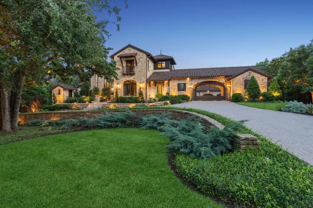 1121 Post Oak Place