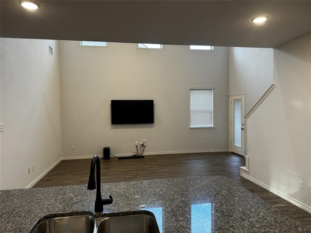 Valencia On The Lake - Residential Lease