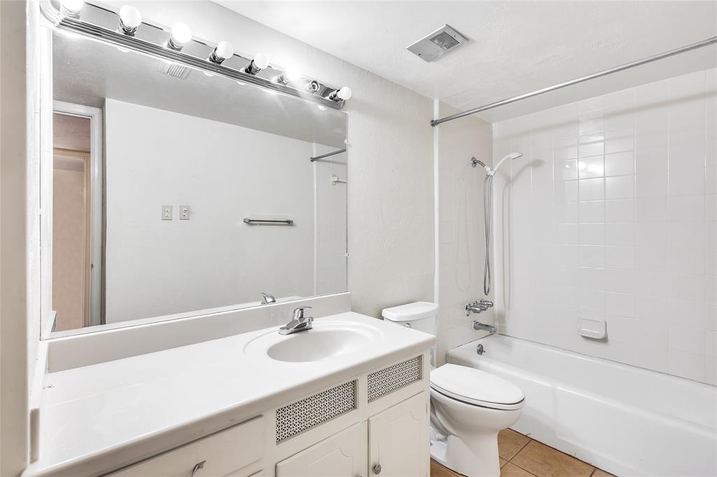 Ridglea Estate Condo - Residential Lease