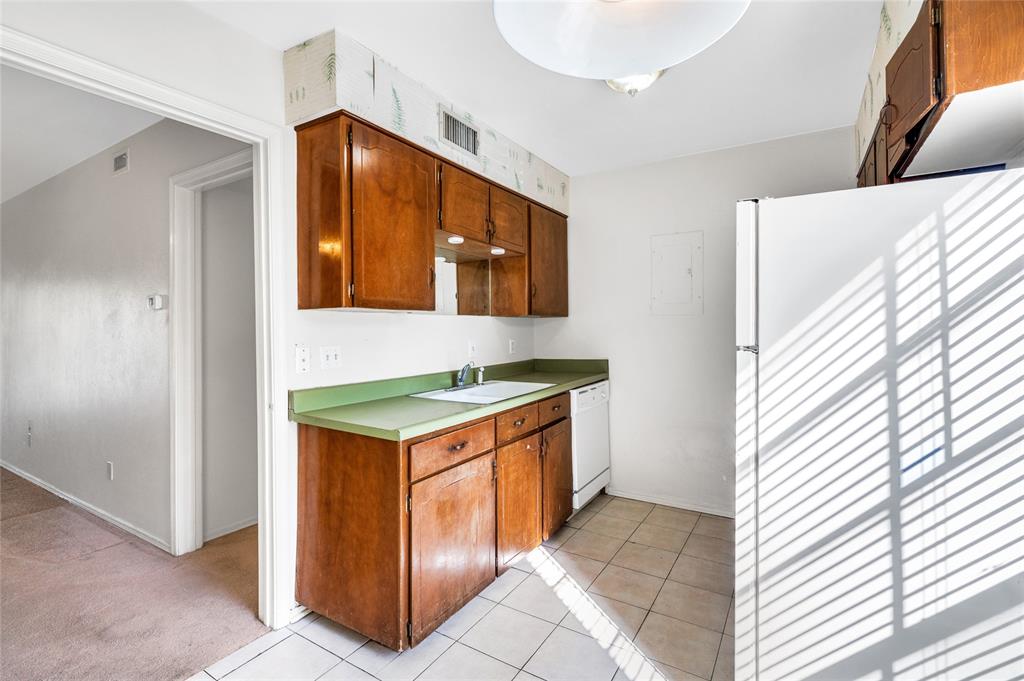 Ridglea Estate Condo - Residential Lease