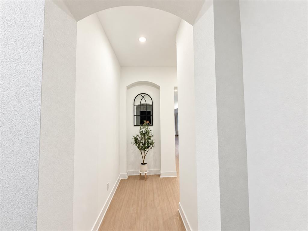 1613 Sandhill Lane