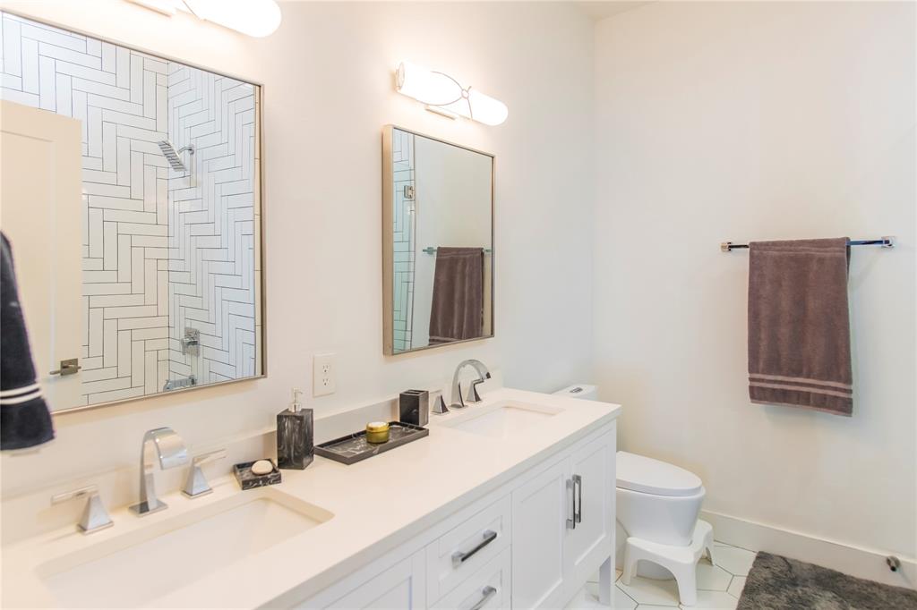 Moser Up Henderson Condos - Residential