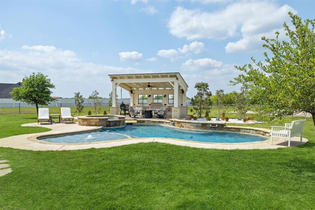 3823 Bluebonnet Trail