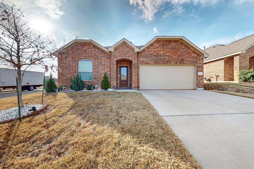 Gorgeous house! Corner lot!!! The amazing neighborhood is very close to Restaurants, Shopping, Markets, Hospitals and so much more.
Great opportunity to have an open concept and modern home with 4 bedrooms, a walking closet, vinyl flooring, NO CARPET, granite countertop, Smart-Home accessories, white cabinets, kitchen island, and more.
This home is still under builder warranties, giving peace of mind to the new owners. The HOA community offers access to the community pool, sidewalks, and playground.
Must see! Bring your