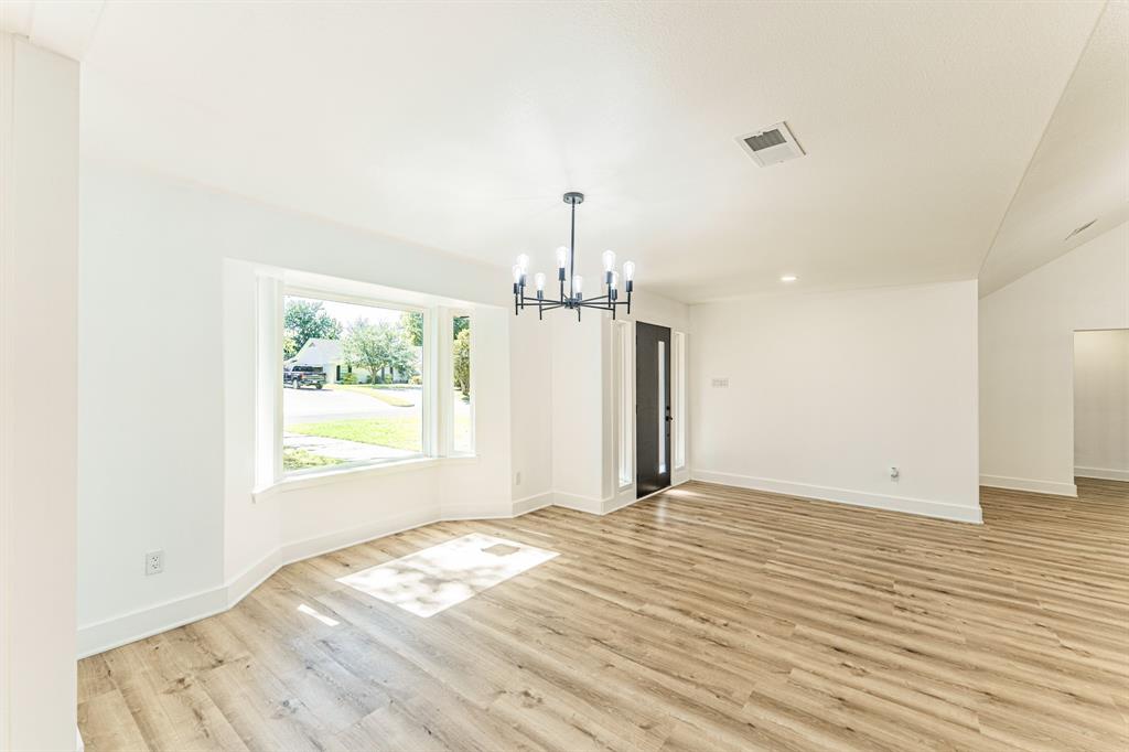 229 W Oaks Circle