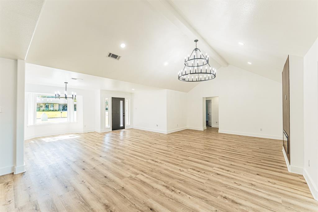 229 W Oaks Circle