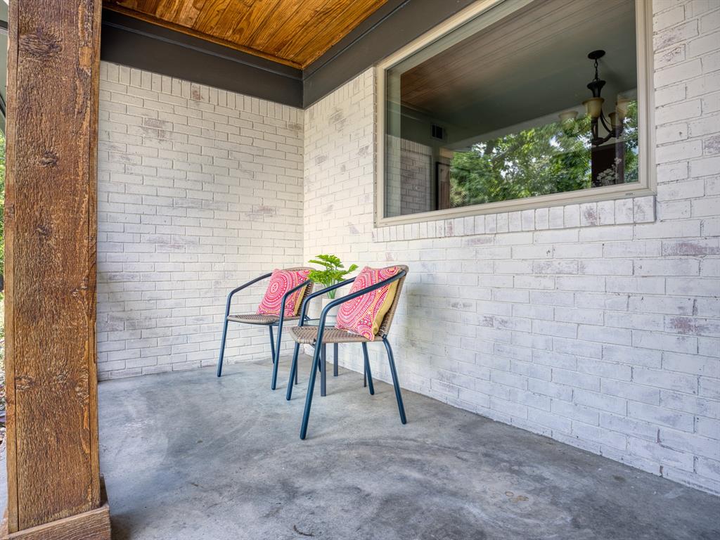 305 Martha Manor