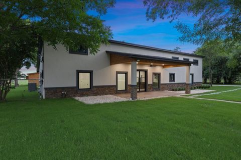 1215 E Stegall Road Robinson TX 76706