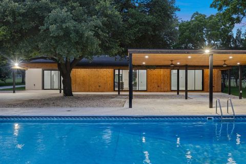 1215 E Stegall Road Robinson TX 76706