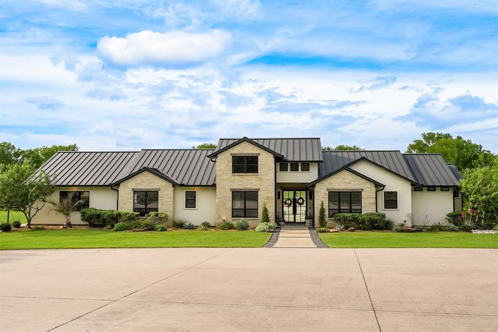 2100 Lake Crest Lane