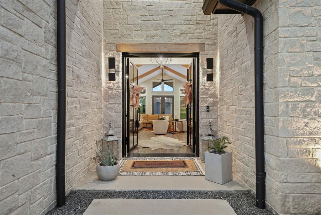 2100 Lake Crest Lane