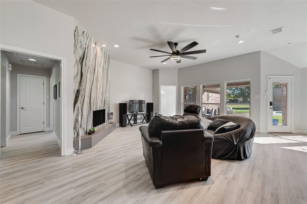 1233 Fox Hunt Trail