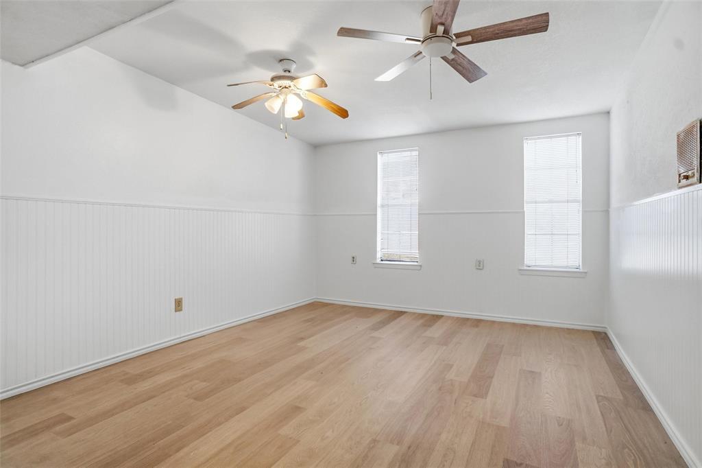 Starlite 12 02 - Commercial Sale