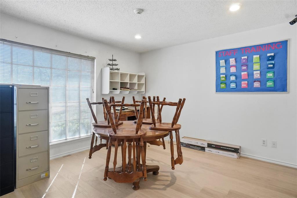 Starlite 12 02 - Commercial Sale