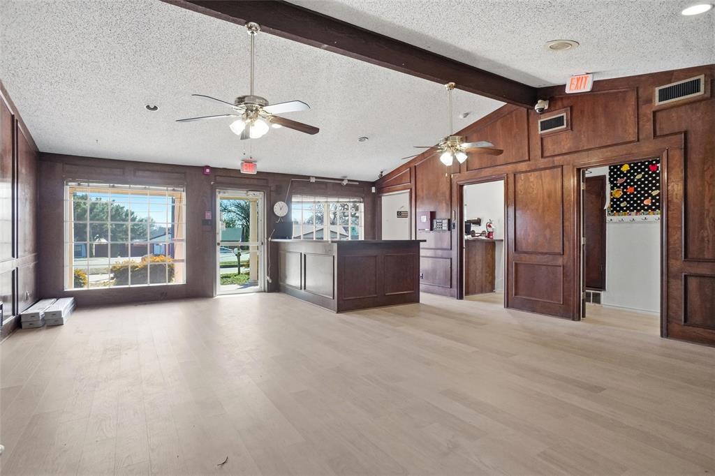 Starlite 12 02 - Commercial Sale