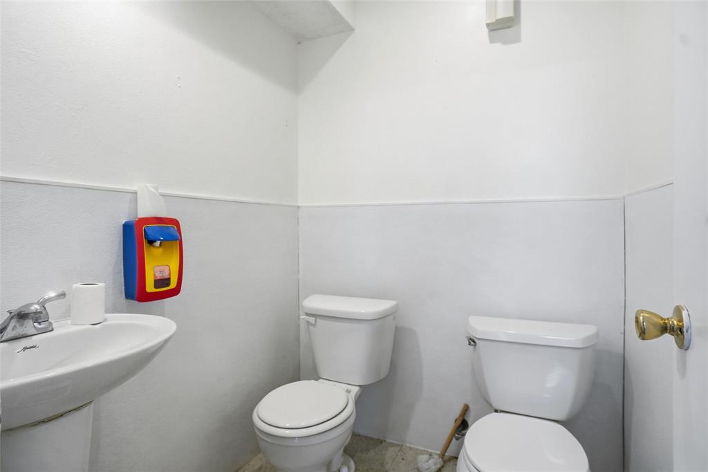 Starlite 12 02 - Commercial Sale