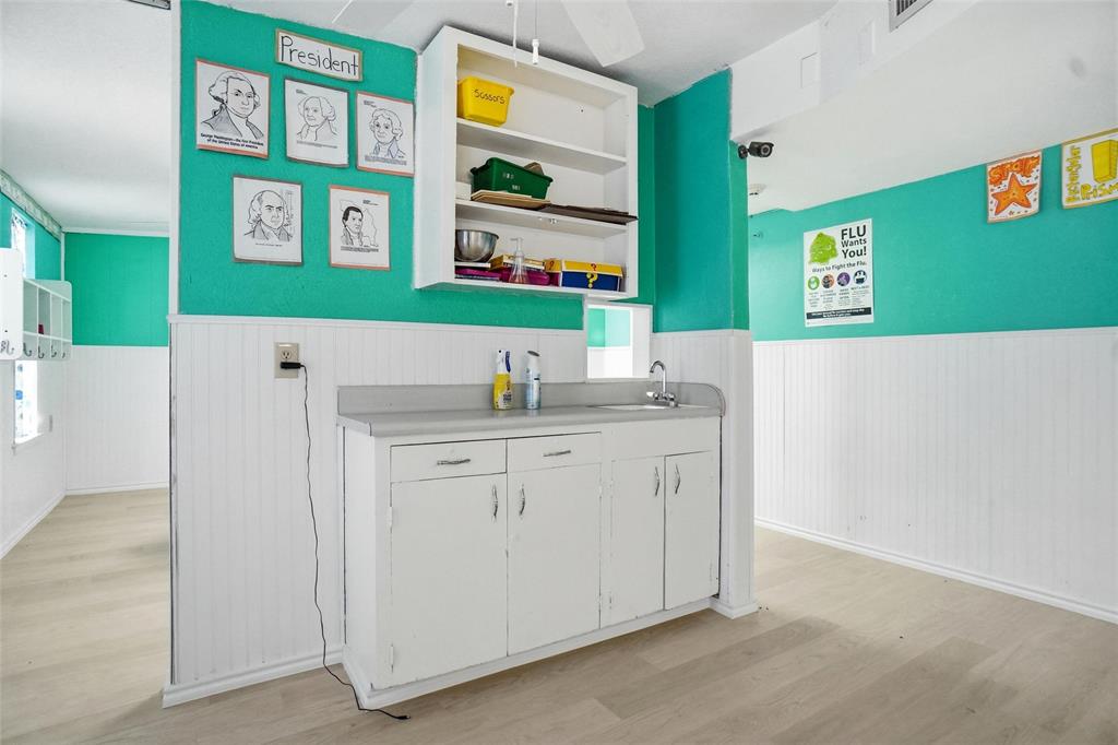 Starlite 12 02 - Commercial Sale