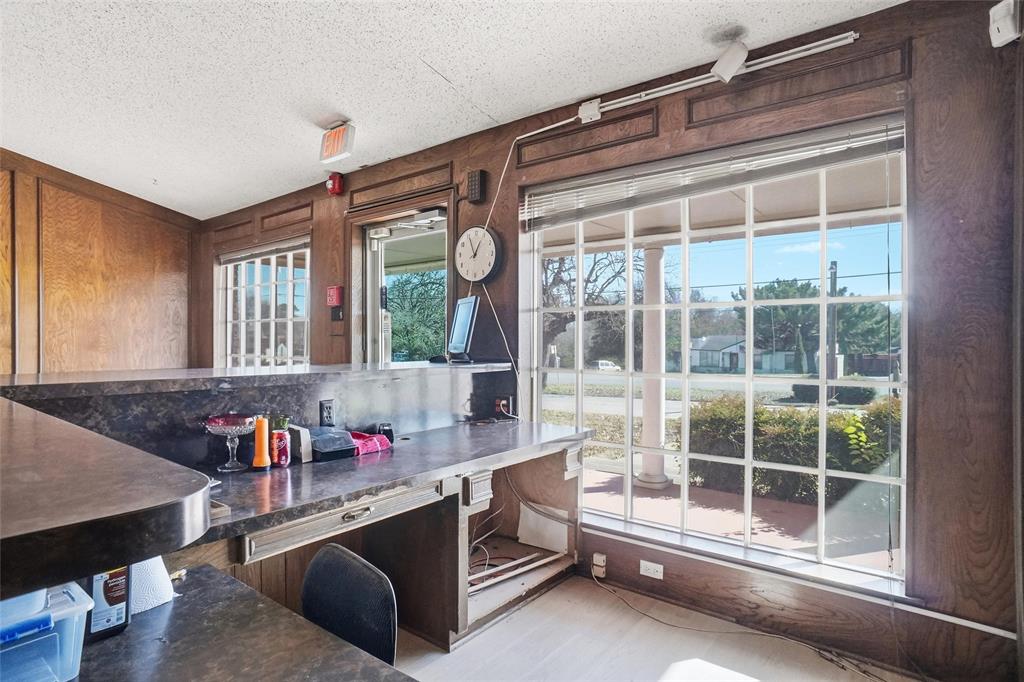 Starlite 12 02 - Commercial Sale