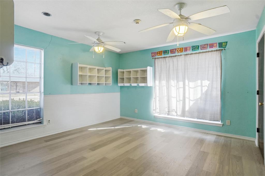 Starlite 12 02 - Commercial Sale