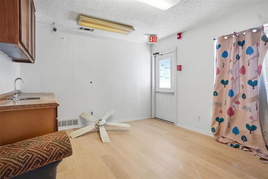 Starlite 12 02 - Commercial Sale