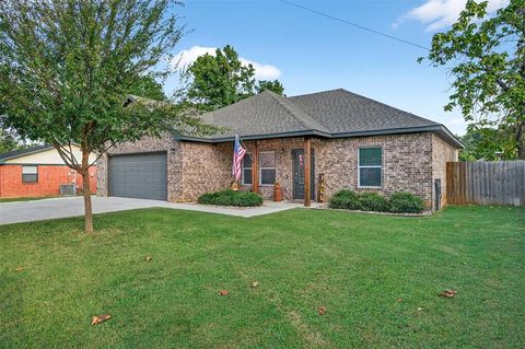 Photo of 307 Brockett Street, Collinsville, TX 76233 (MLS # 21075962)