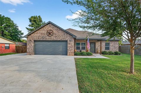 Photo of 307 Brockett Street, Collinsville, TX 76233 (MLS # 21075962)