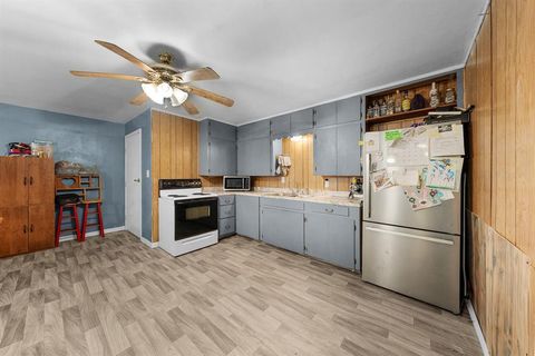 Tiny photo for 195 N Wood Street, Emory, TX 75440 (MLS # 21339598)