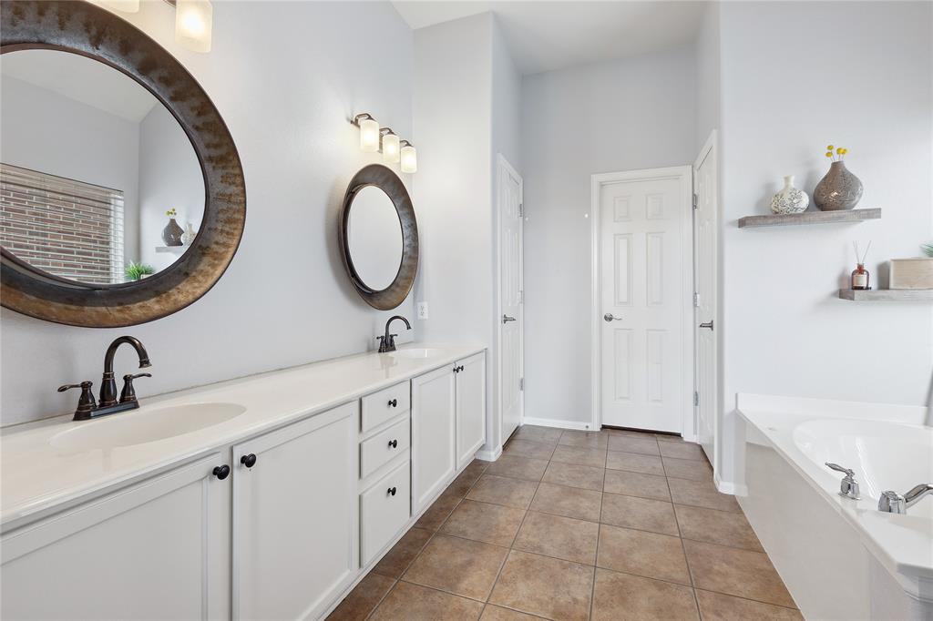 2800 Cedar Ridge Lane