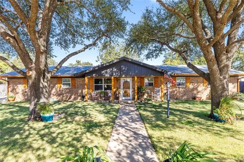 Photo of 202 Poco Street, Bangs, TX 76823 (MLS # 21100601) Photo of 202 Poco Street, Bangs, TX 76823 (MLS # 21100601)