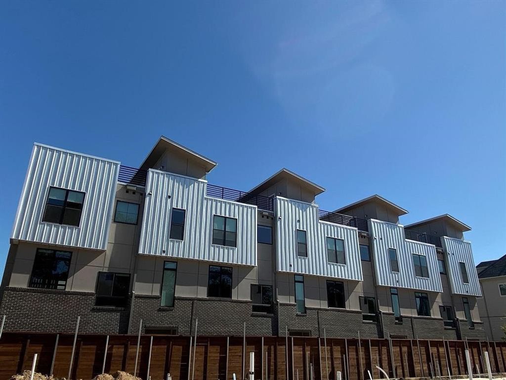 Photo of 5808 Lindell Avenue #101, Dallas, TX 75206 (MLS # 21157719)