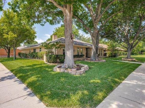 Photo of 2400 Skiles Drive, Plano, TX 75075 (MLS # 21260195)
