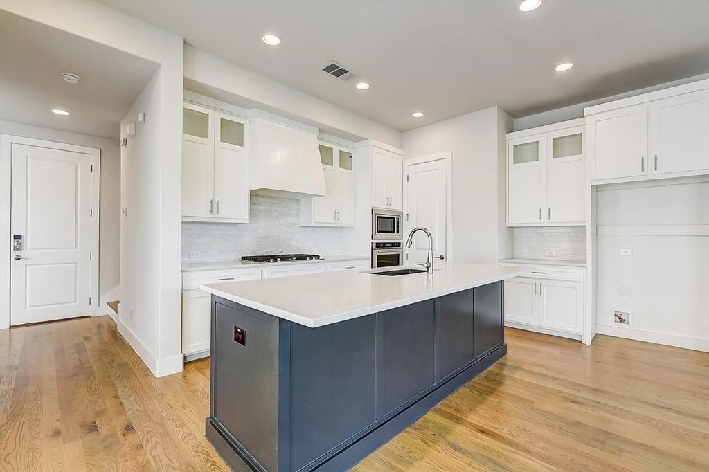 3465 Market Row