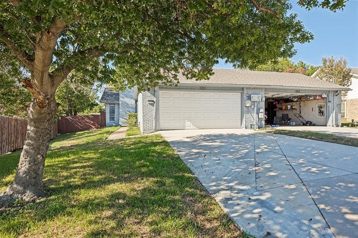 Photo 1 of 18 — 2205 Heritage Circle, Carrollton, TX 75006