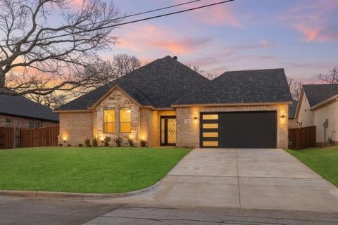 707 Ross Trail Arlington TX 76012