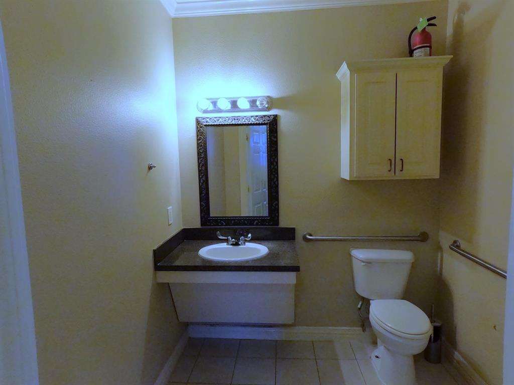 TOWN & COUNTRY OFFICE PARK ADDITION (CFR - Commercial Lease