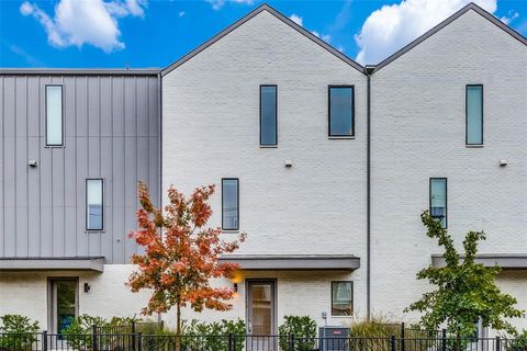 Photo of 5703 Lindell Avenue #102, Dallas, TX 75206 (MLS # 21243399)