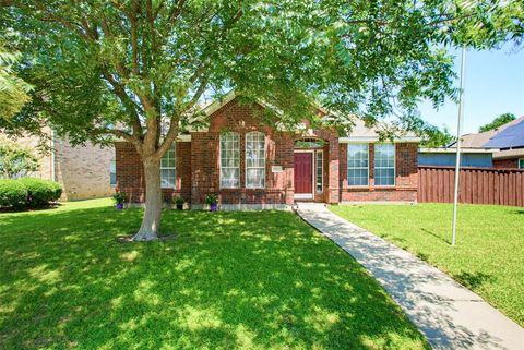 Photo of 727 Hollow Ridge Drive, Allen, TX 75002 (MLS # 21271861)